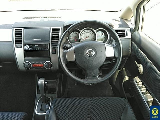NISSAN TIIDA 2011