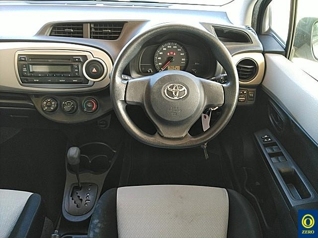 TOYOTA VITZ 2011