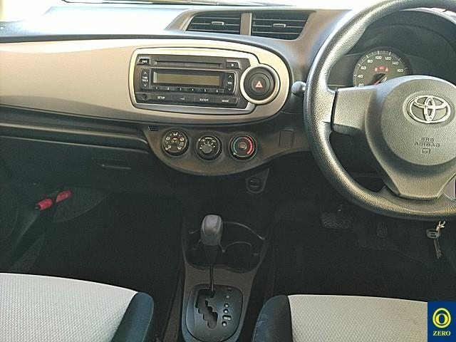 TOYOTA VITZ 2011