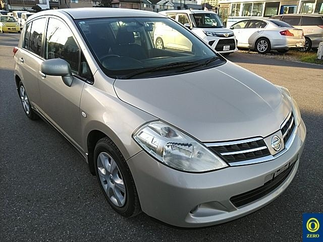 NISSAN TIIDA 2011