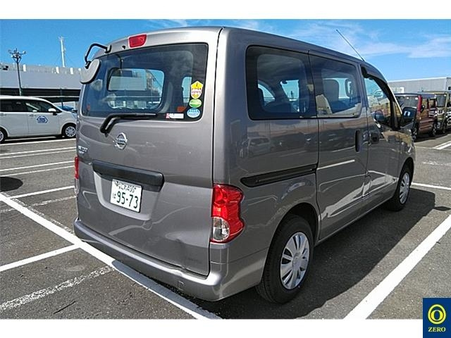 NISSAN NV200 2013