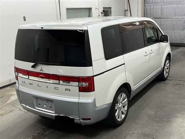 MITSUBISHI DELICA D5 2012