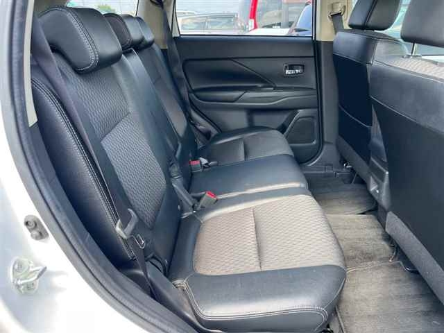 MITSUBISHI OUTLANDER PHEV 2015