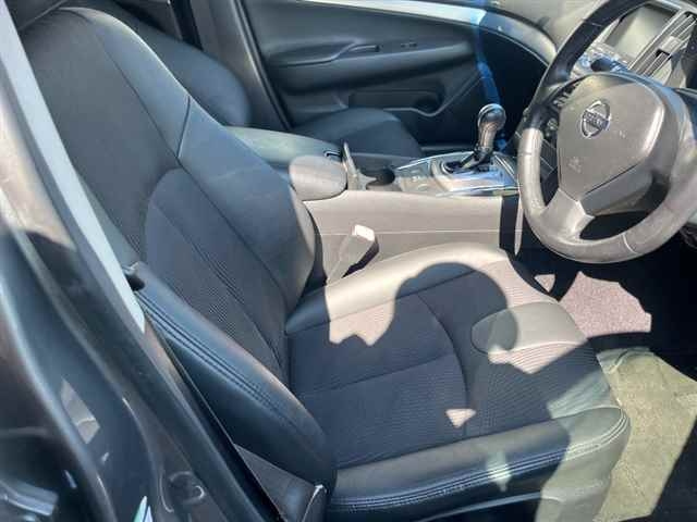 NISSAN SKYLINE 2010