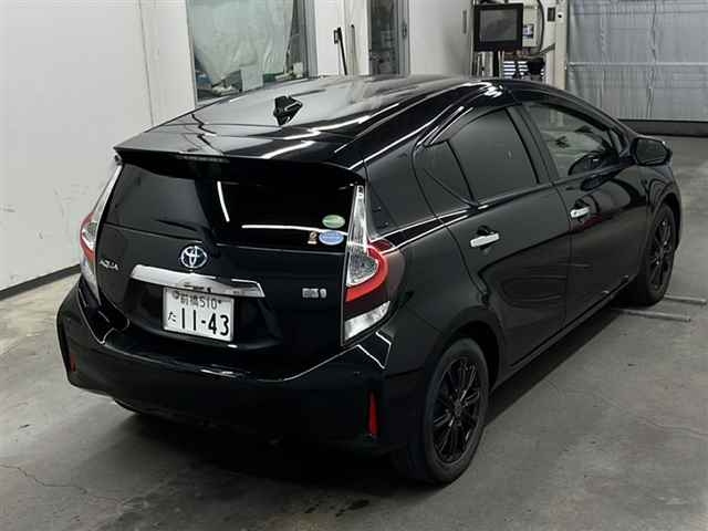 TOYOTA AQUA 2021