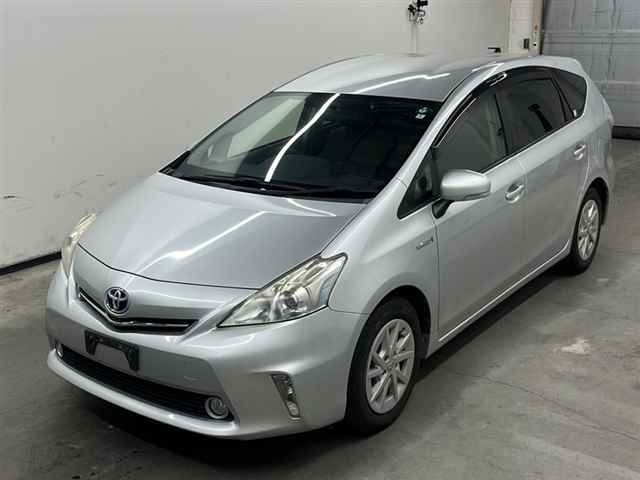 TOYOTA PRIUS ALPHA 2013