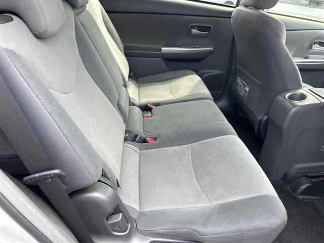 TOYOTA PRIUS ALPHA 2013
