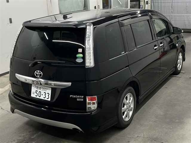 TOYOTA ISIS 2013
