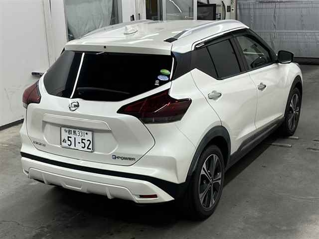 NISSAN KIX 2021