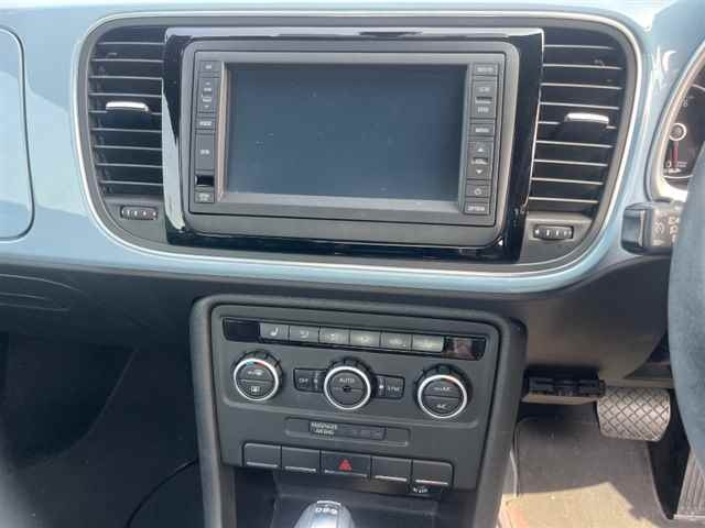 VOLKSWAGEN THE BEETLE 2012