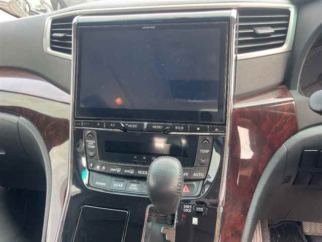 TOYOTA VELLFIRE 2013