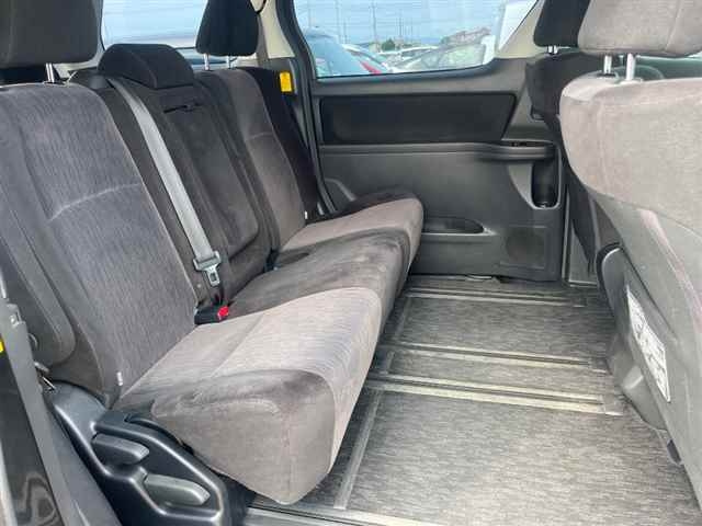 TOYOTA VELLFIRE 2013