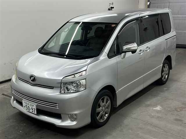 TOYOTA VOXY 2010