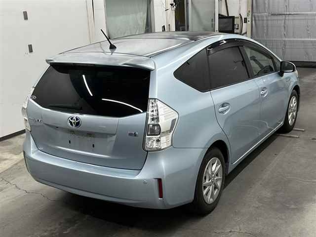 TOYOTA PRIUS ALPHA 2011