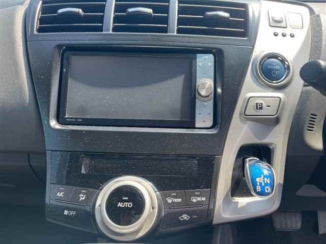 TOYOTA PRIUS ALPHA 2011