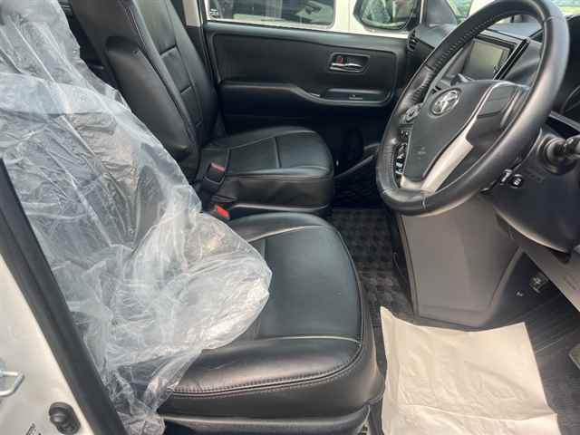 TOYOTA VOXY 2014