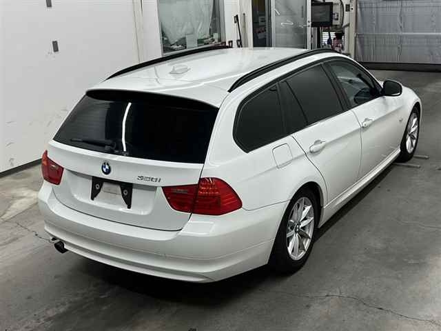 BMW 3 SERIES 2011