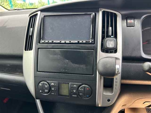 NISSAN SERENA 2010