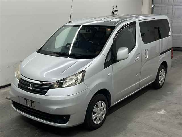 MITSUBISHI DELICA D3 2012