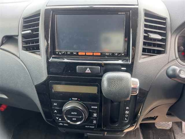 NISSAN ROOX 2012