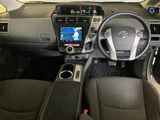 TOYOTA PRIUS ALPHA 2012