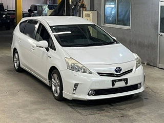 TOYOTA PRIUS ALPHA 2012