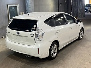TOYOTA PRIUS ALPHA 2012