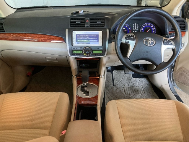 TOYOTA PREMIO 2014