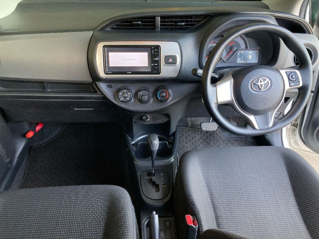 TOYOTA VITZ 2015