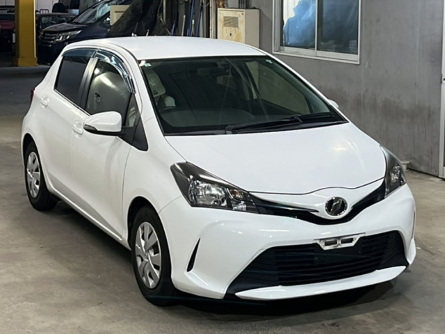 TOYOTA VITZ 2015