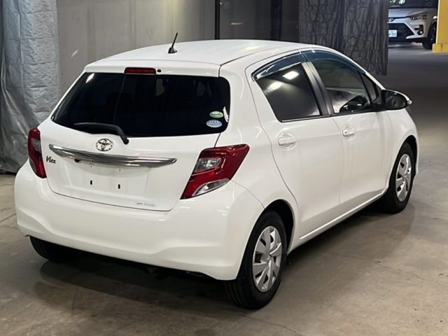 TOYOTA VITZ 2015