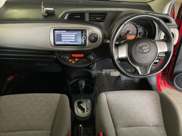 TOYOTA VITZ 2012