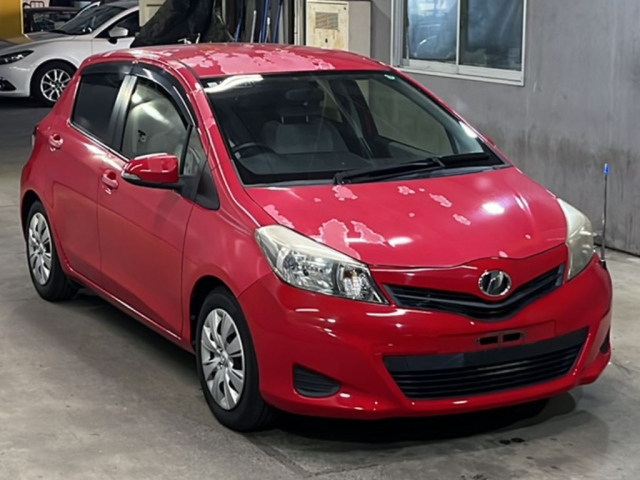 TOYOTA VITZ 2012
