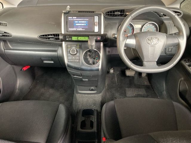 TOYOTA WISH 2011