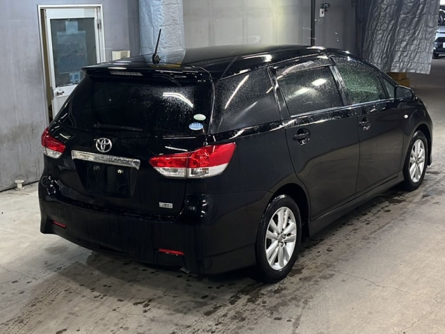 TOYOTA WISH 2011