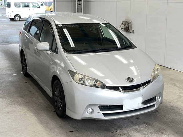 TOYOTA WISH 2012