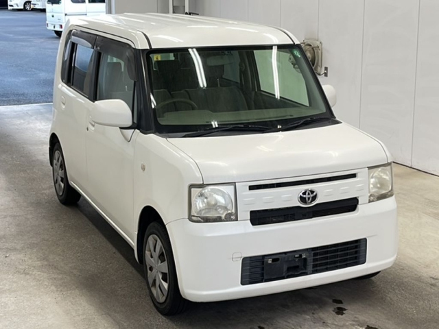 TOYOTA PIXIS SPACE 2012