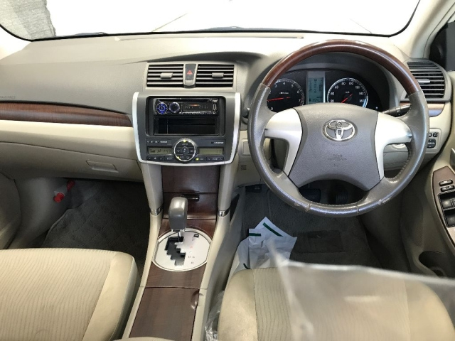 TOYOTA PREMIO 2012