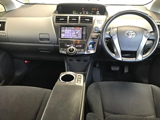 TOYOTA PRIUS ALPHA 2013