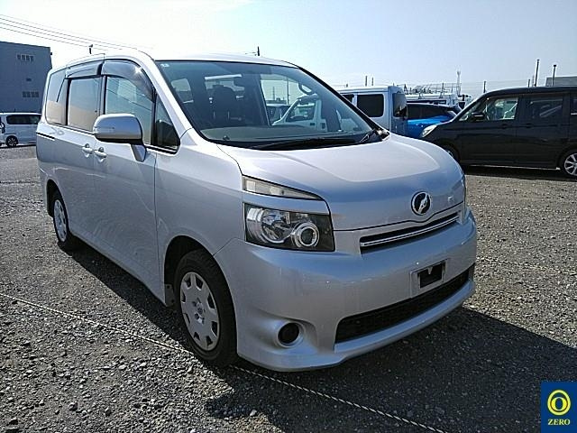 TOYOTA VOXY 2008