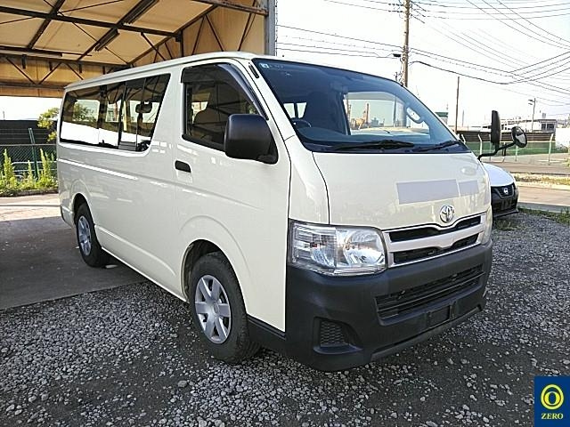TOYOTA HIACE VAN 2013