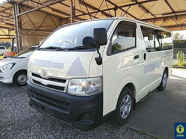 TOYOTA HIACE VAN 2013