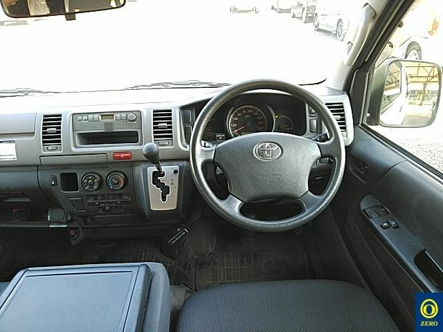 TOYOTA HIACE VAN 2013