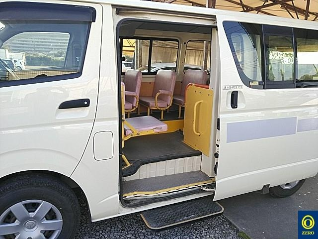 TOYOTA HIACE VAN 2013