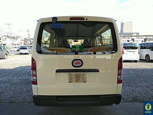 TOYOTA HIACE VAN 2013