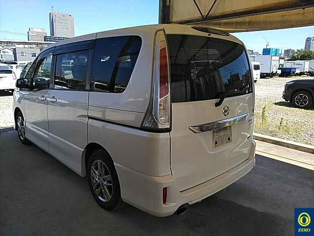 NISSAN SERENA 2011