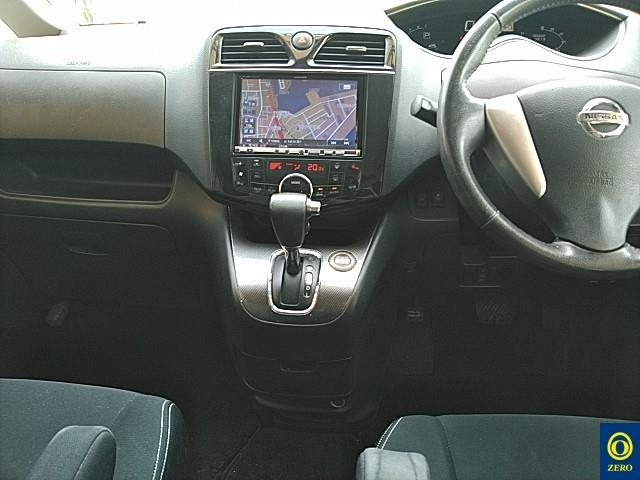 NISSAN SERENA 2011
