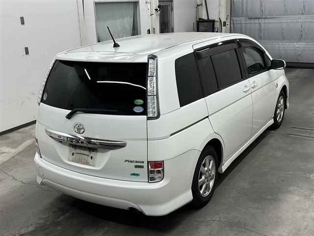 TOYOTA ISIS 2013