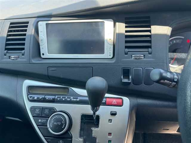 TOYOTA ISIS 2013