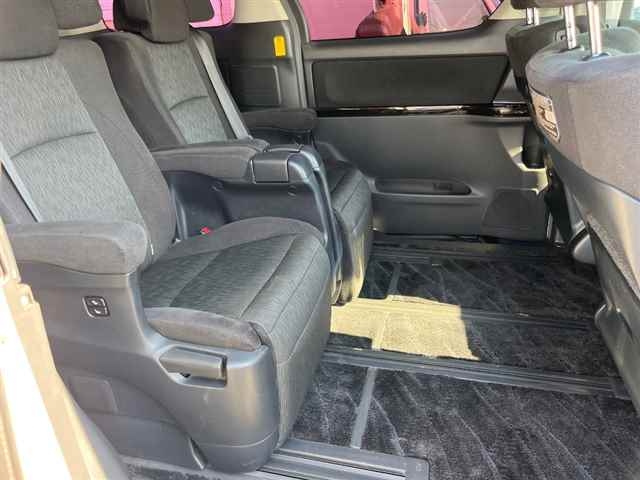 TOYOTA ALPHARD 2012